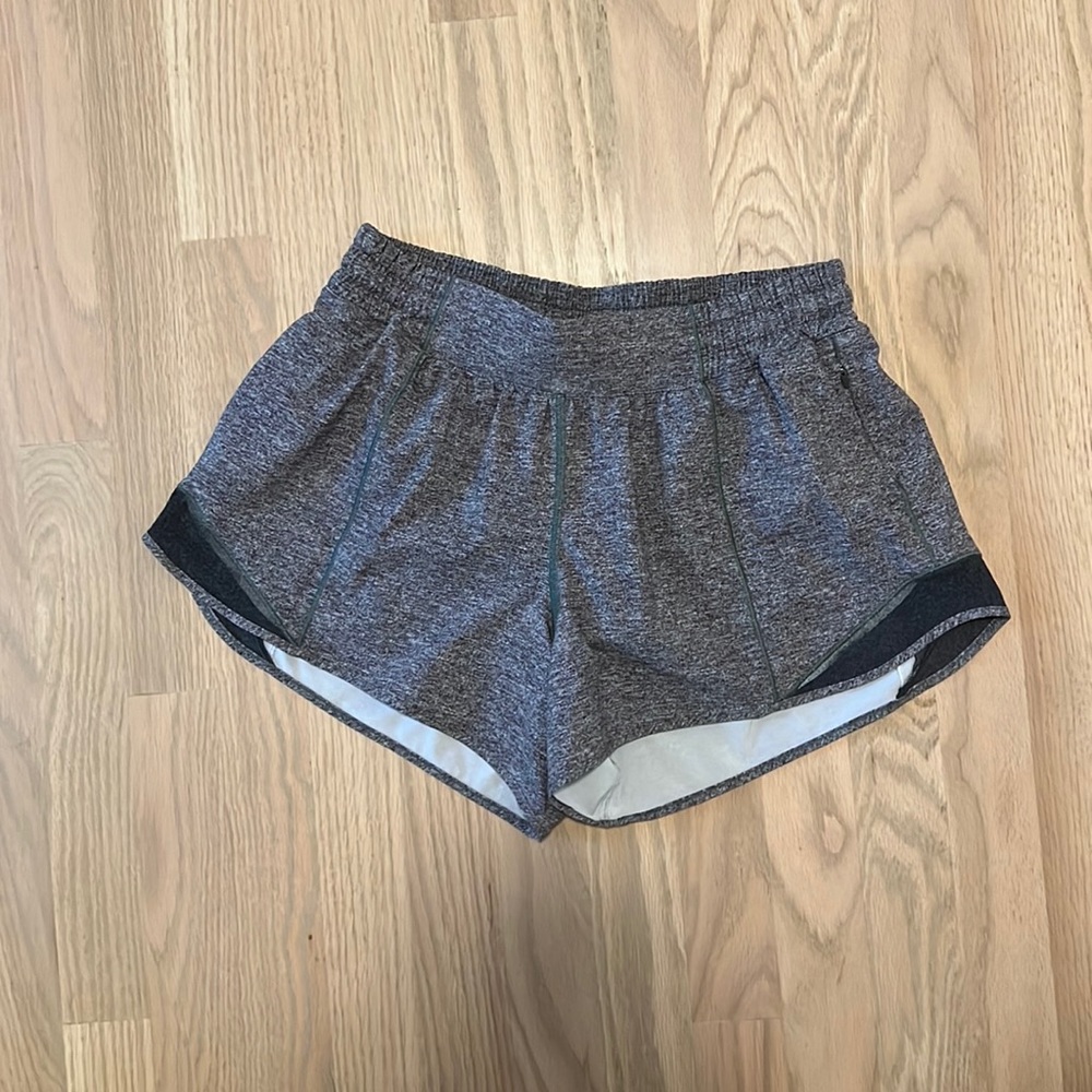 Gray lulu lemon hotty hots 4 in size 8 good condition